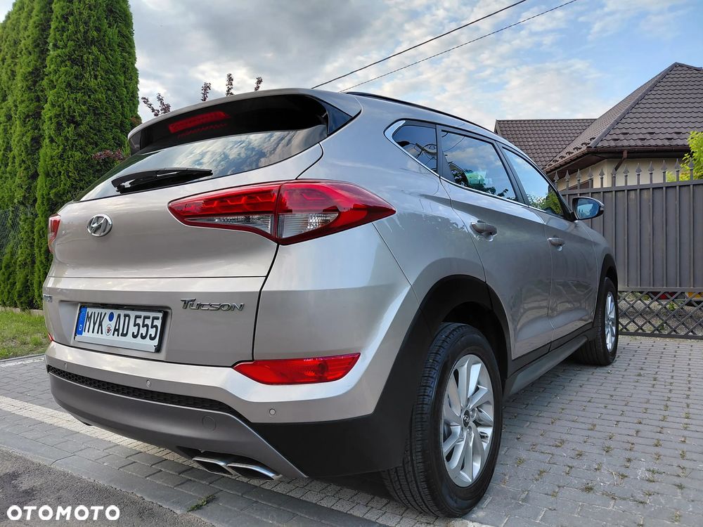 Hyundai Tucson 2.0 CRDI BlueDrive Style 2WD - 21