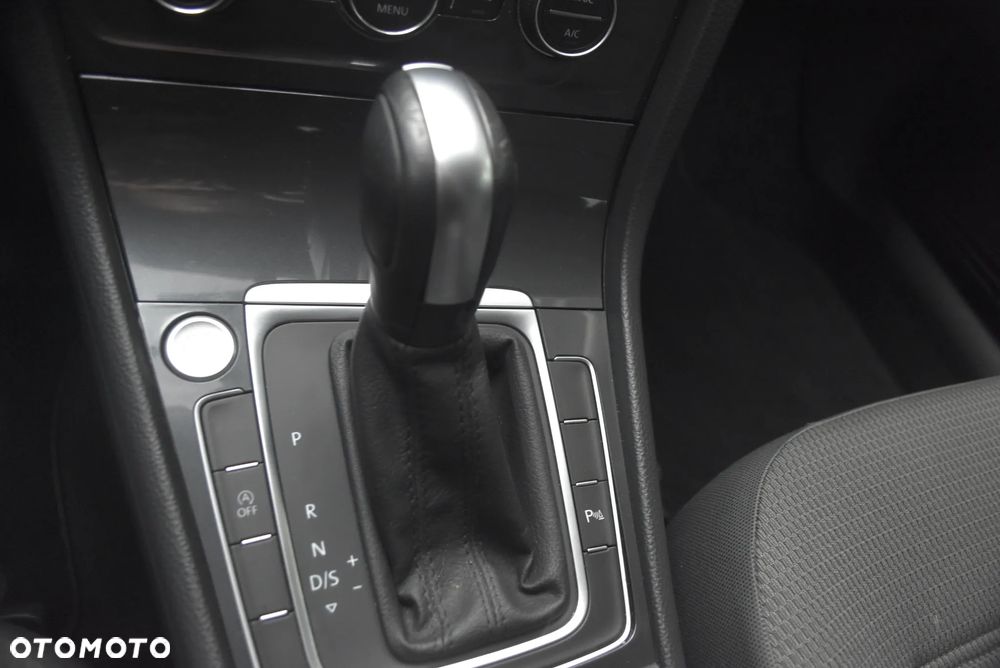 Volkswagen Golf - 25