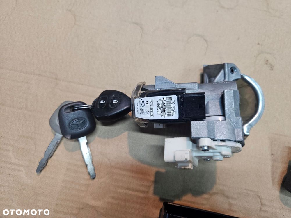 toyota verso 09-15 komputer kluczyk 0f141 - 2