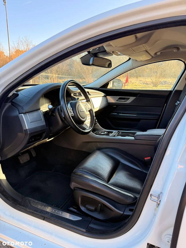 Jaguar XF 2.0 i4D Prestige - 10
