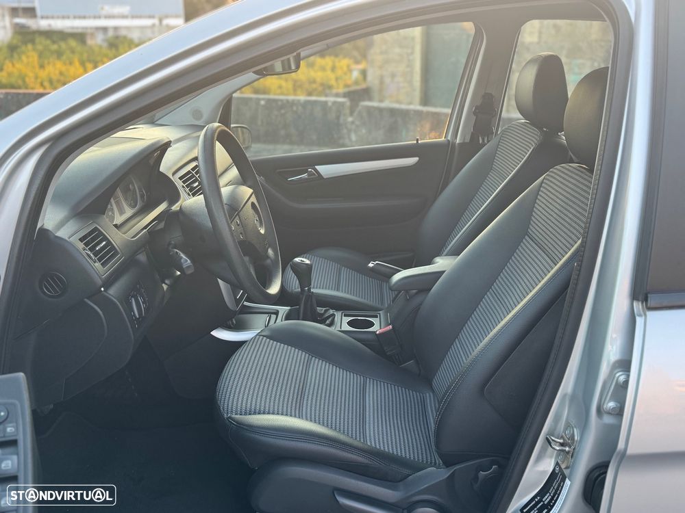 Mercedes-Benz B 150 BlueEFFICIENCY - 12