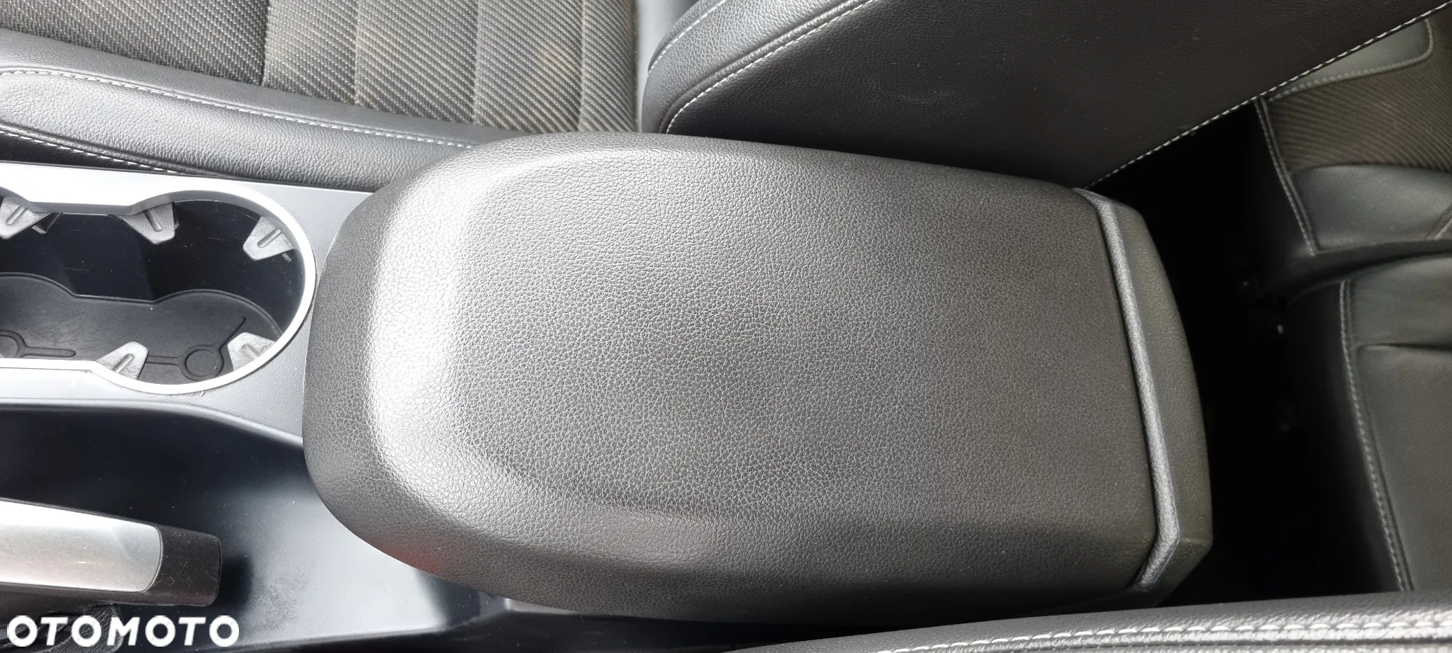 Ford Kuga 2.0 TDCi 2x4 Titanium - 35