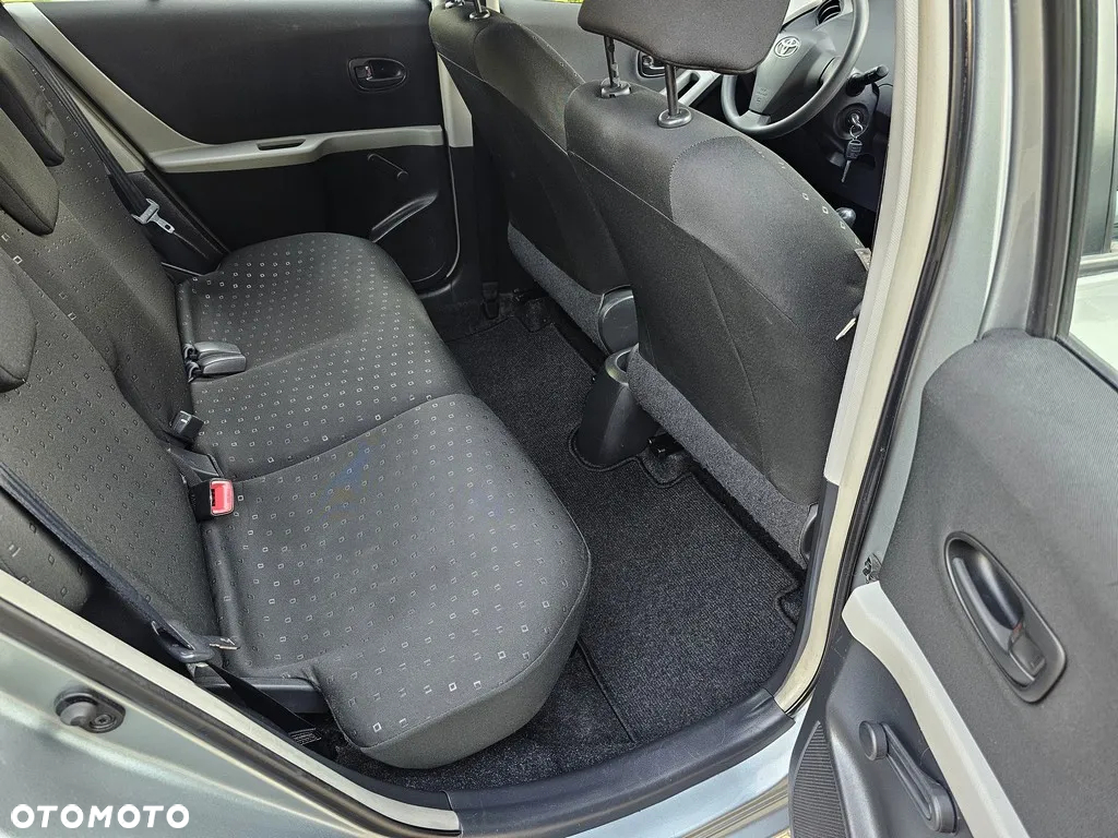 Toyota Yaris 1.3 VVT-i Sol - 27