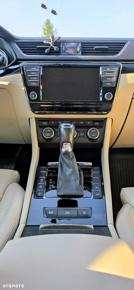 Skoda Superb 2.0 TDI L&K DSG - 9
