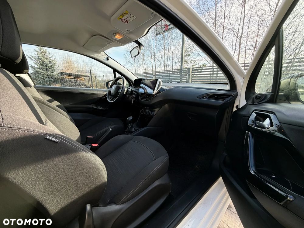 Peugeot 208 - 6
