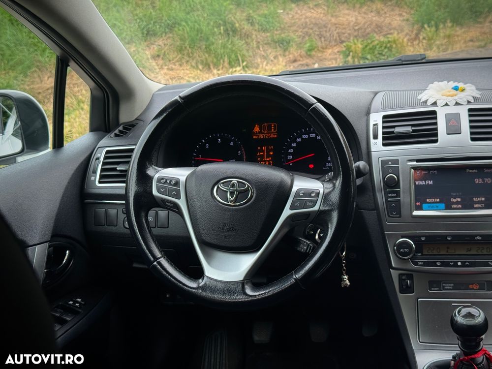 Toyota Avensis - 11