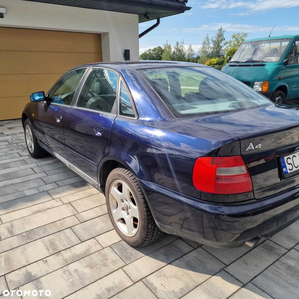 Audi A4 Limousine - 4