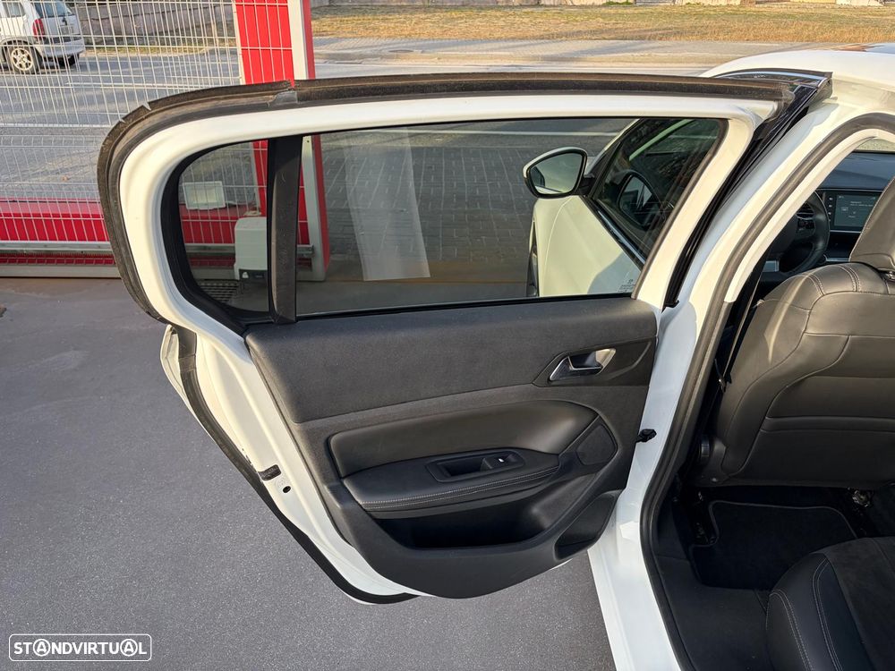 Peugeot 308 1.2 PureTech Allure J17 - 29