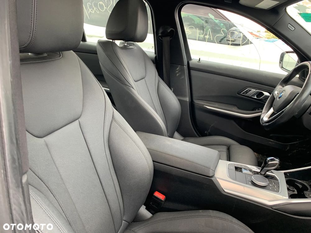 BMW Seria 3 330i xDrive - 11