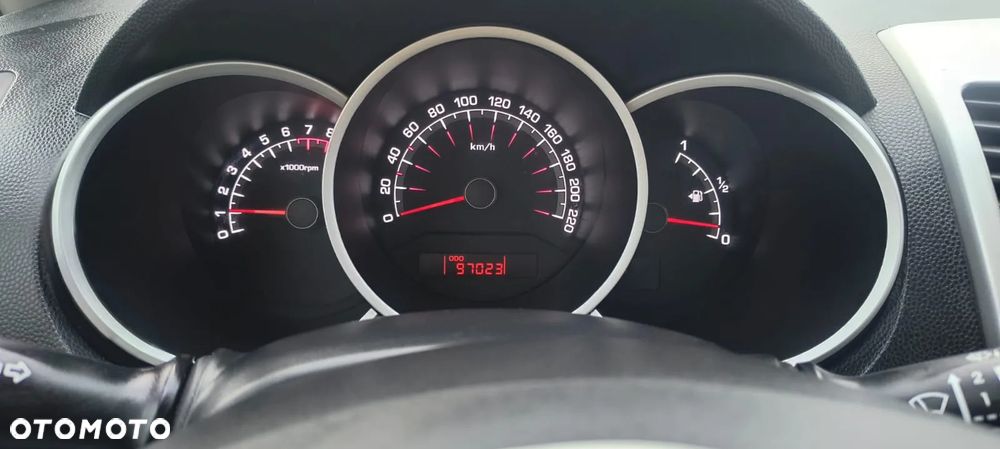 Kia Venga - 11
