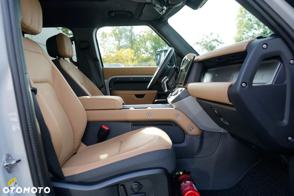 Land Rover Defender 3.0 D350 mHEV Vertex - 28