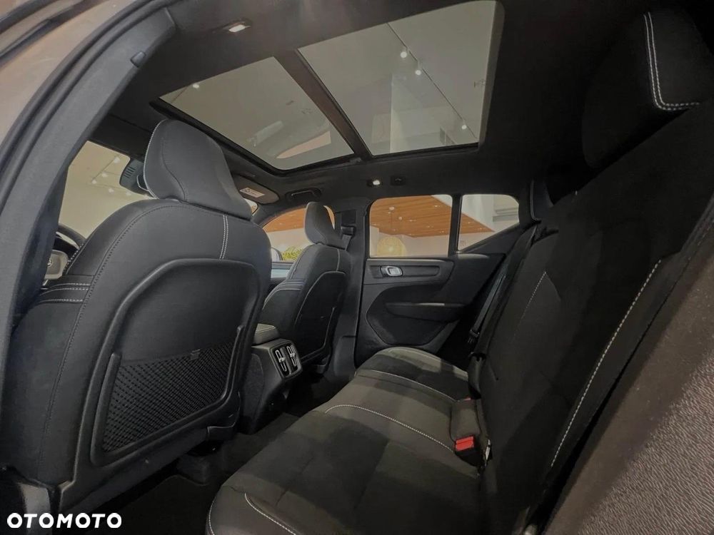Volvo XC 40 B4 AWD Ultimate Dark - 28