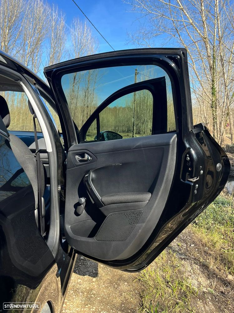 Peugeot 208 1.2 PureTech Active - 29