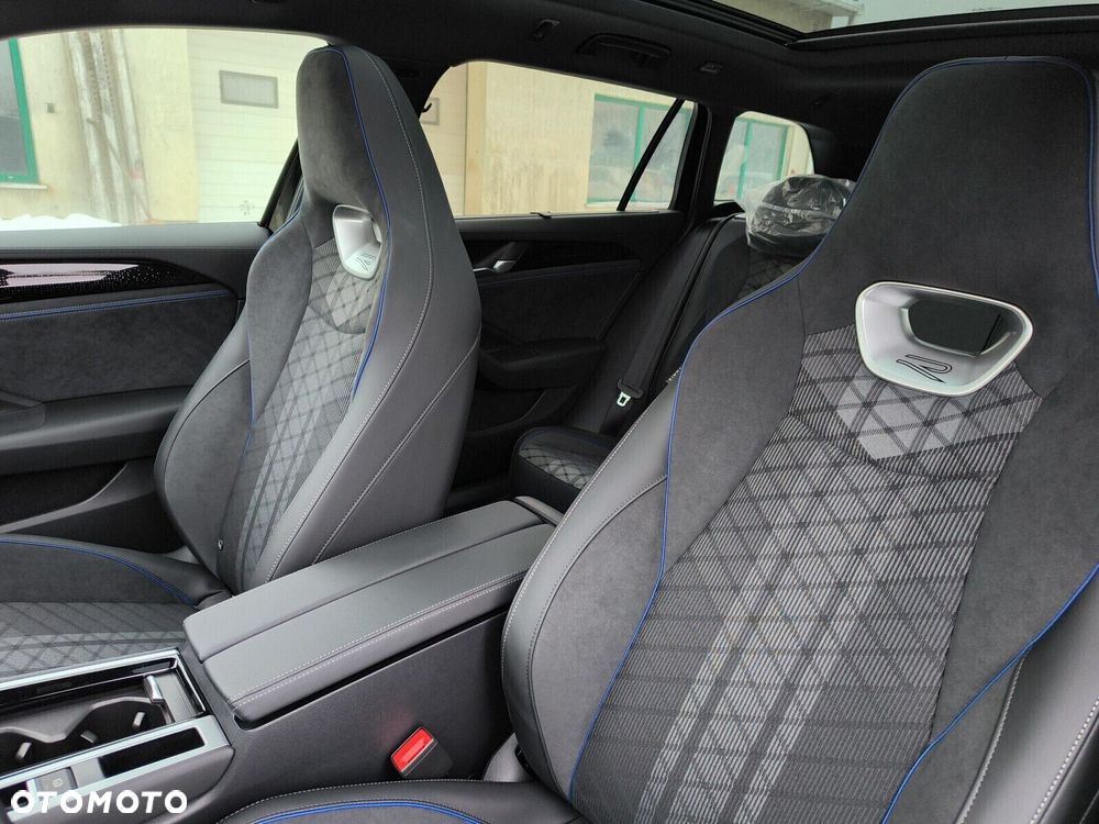 Volkswagen Passat Variant 2.0 TSI R-Line Plus DSG - 12