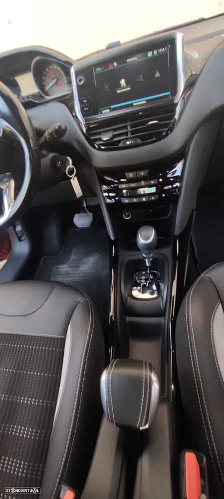 Peugeot 2008 PureTech 110 Stop&Start EAT6 GT-Line Edition - 11