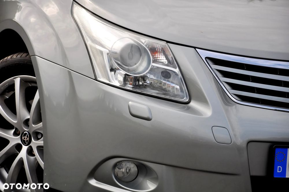 Toyota Avensis 1.8 Premium - 12