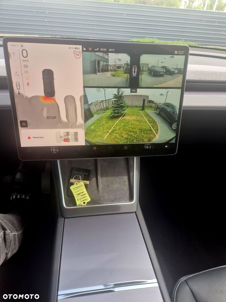 Tesla Model Y Long Range AWD - 10