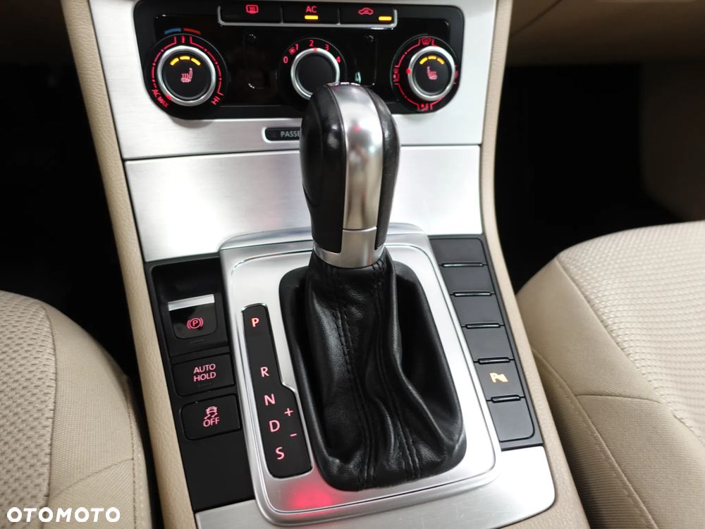 Volkswagen Passat - 35