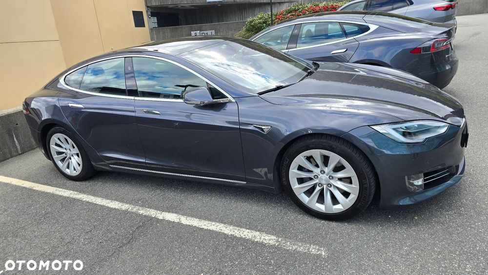 Tesla Model S - 4
