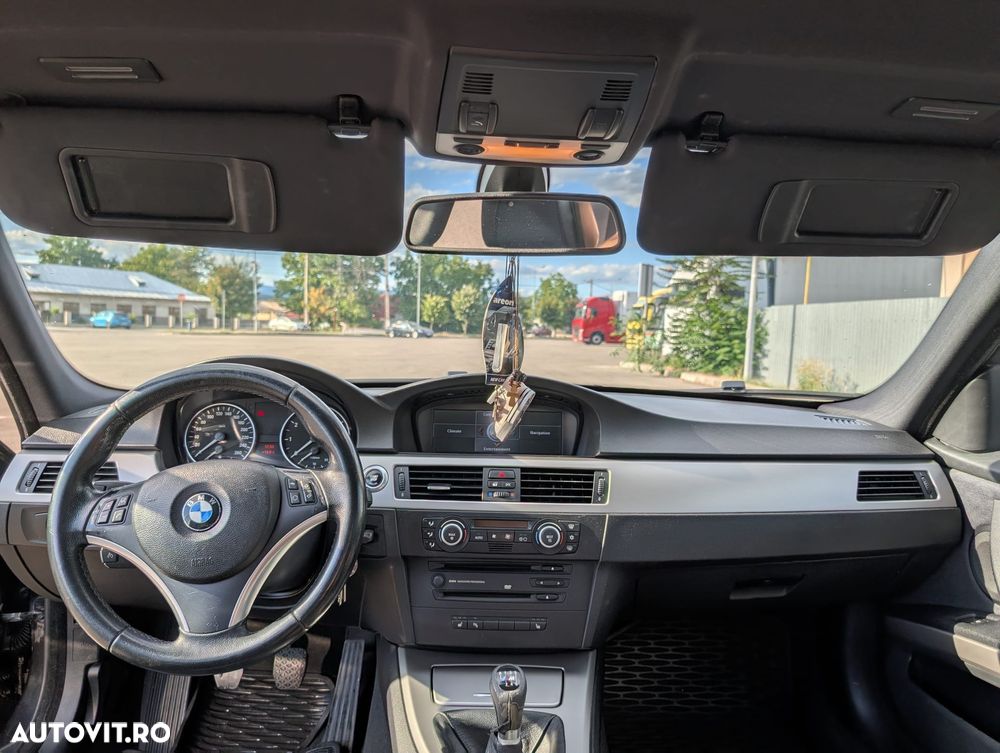 BMW Seria 3 318i - 4
