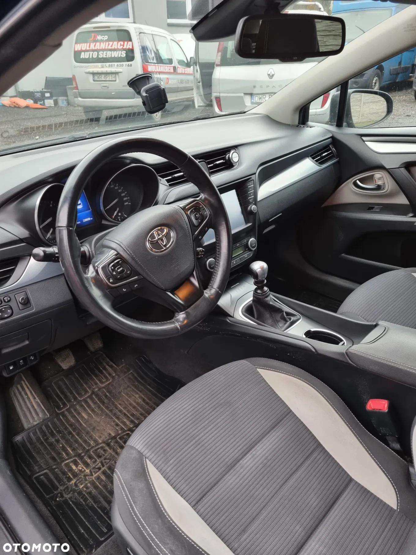 Toyota Avensis - 9