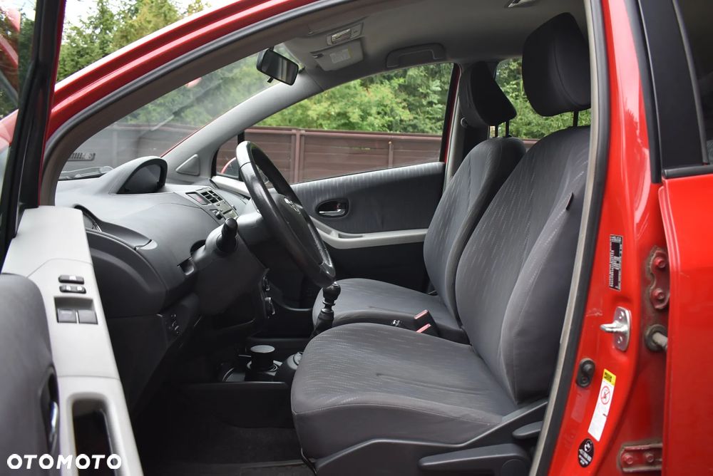 Toyota Yaris 1.33 VVT-i Executive - 11