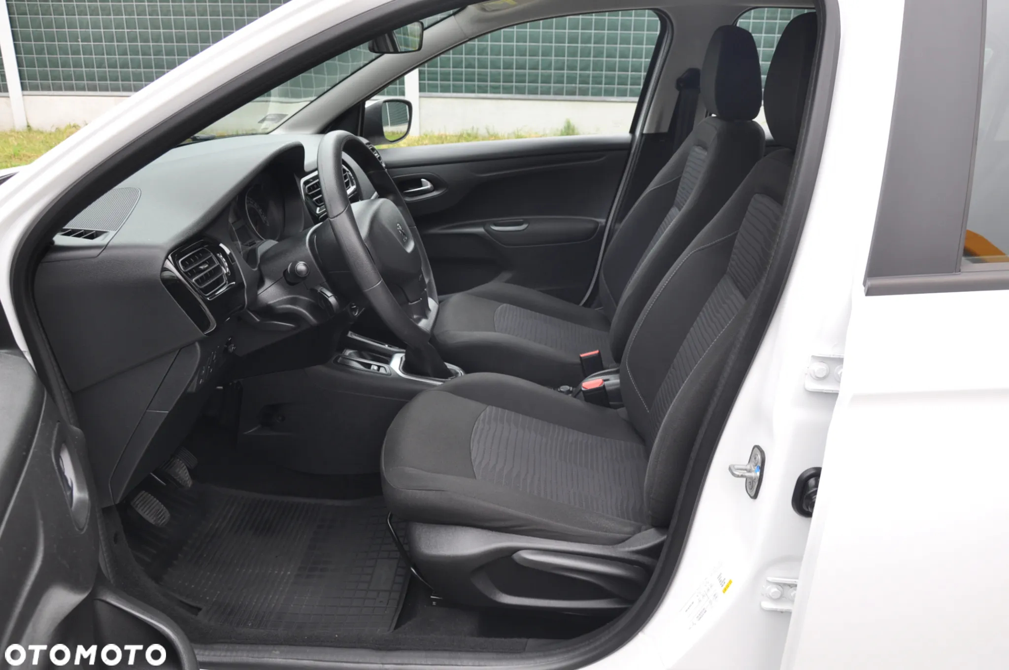 Peugeot 301 1.2 Pure Tech Access - 35