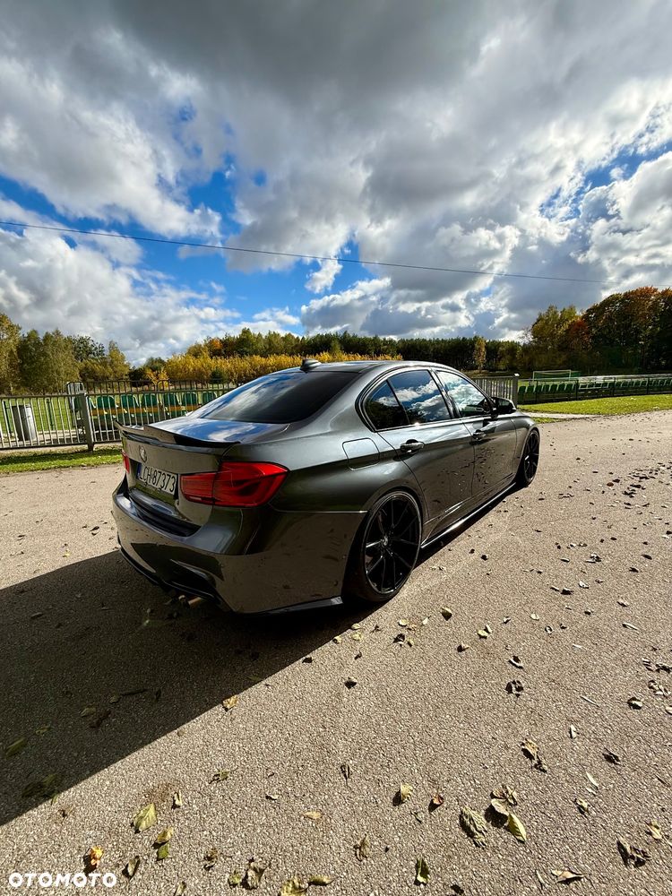 BMW Seria 3 330i M Sport - 17