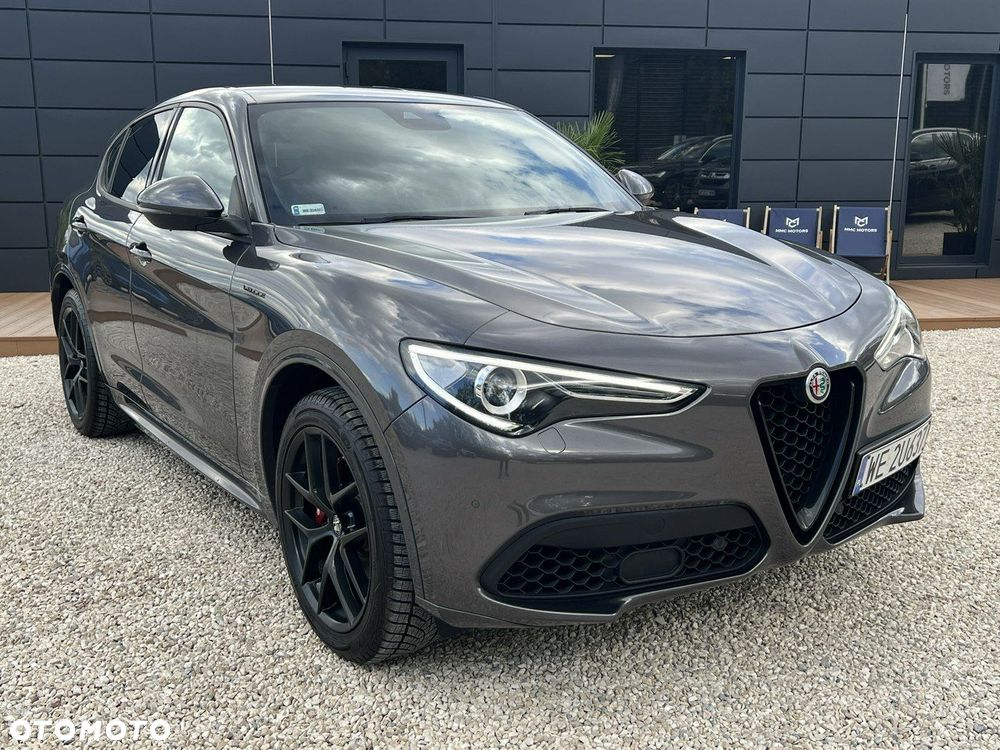 Alfa Romeo Stelvio - 1