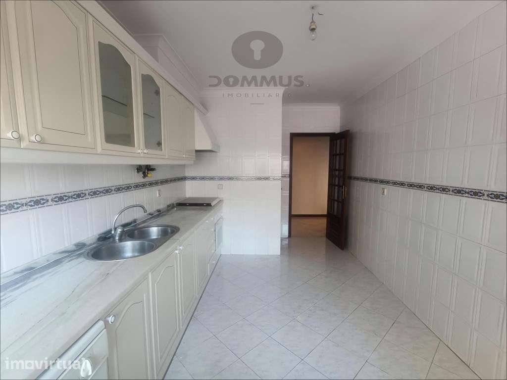 Apartamento T2 com Parqueamento na Cavaleira - Grande imagem: 4/31