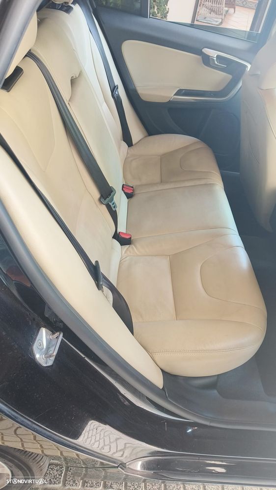 Volvo V60 2.0 D3 Momentum - 12