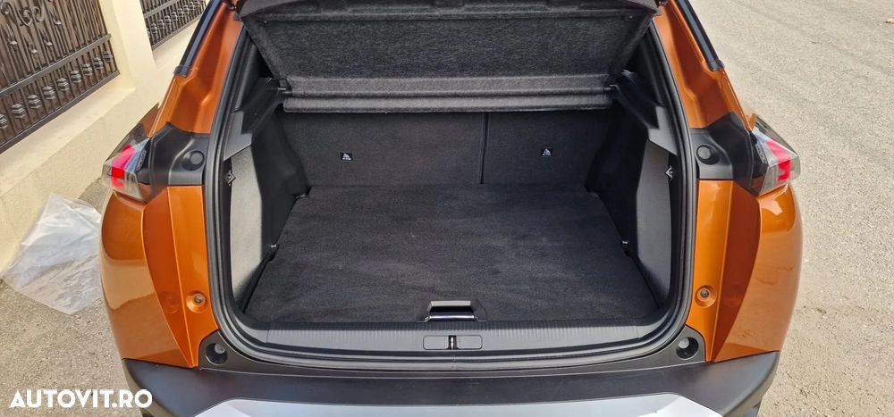 Peugeot 2008 1.2 L PureTech STT EAT8 GT Line - 32