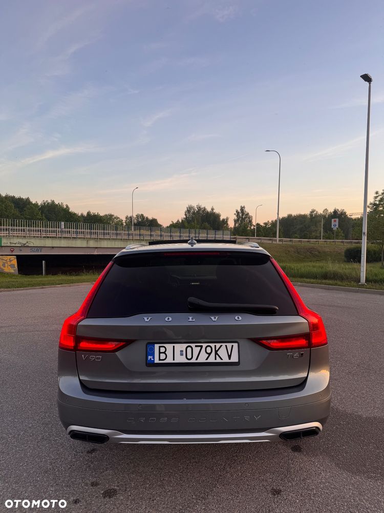 Volvo V90 Cross Country T6 AWD Pro - 4