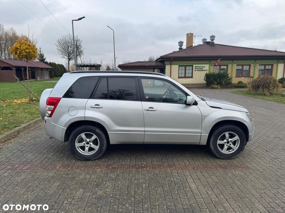 Suzuki Grand Vitara 2.0 - 10