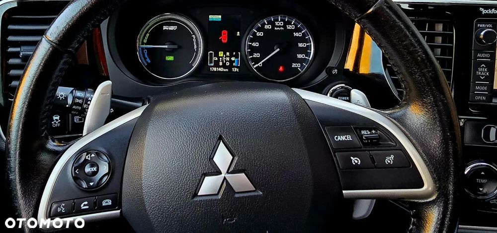 Mitsubishi Outlander PHEV Instyle NAVI + - 37