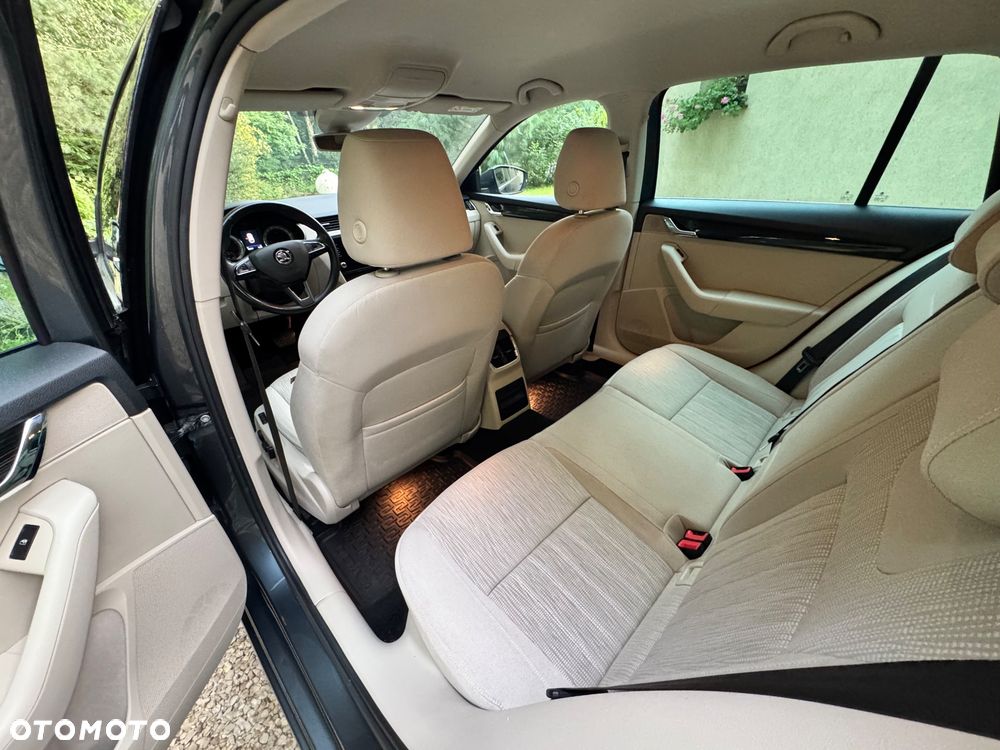 Skoda Octavia 1.5 TSI ACT Style DSG - 5