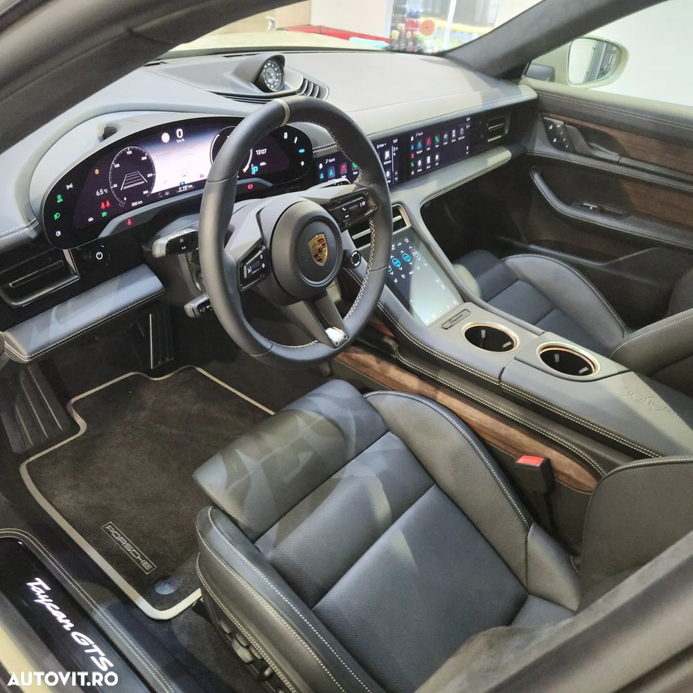 Porsche Taycan GTS - 7