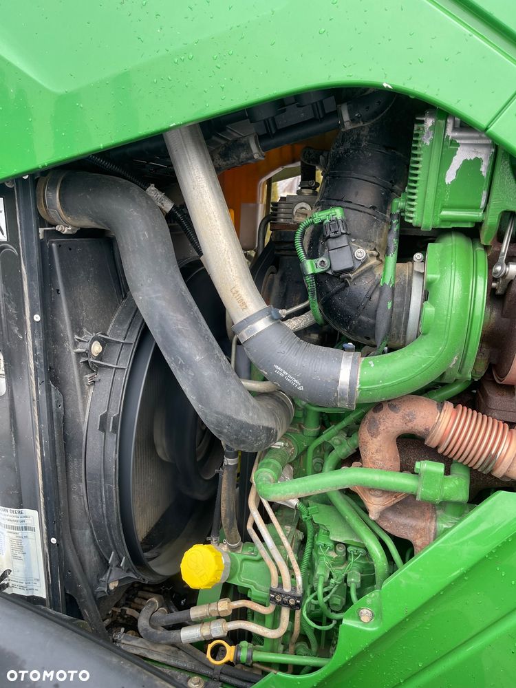 John Deere 6215R - 9