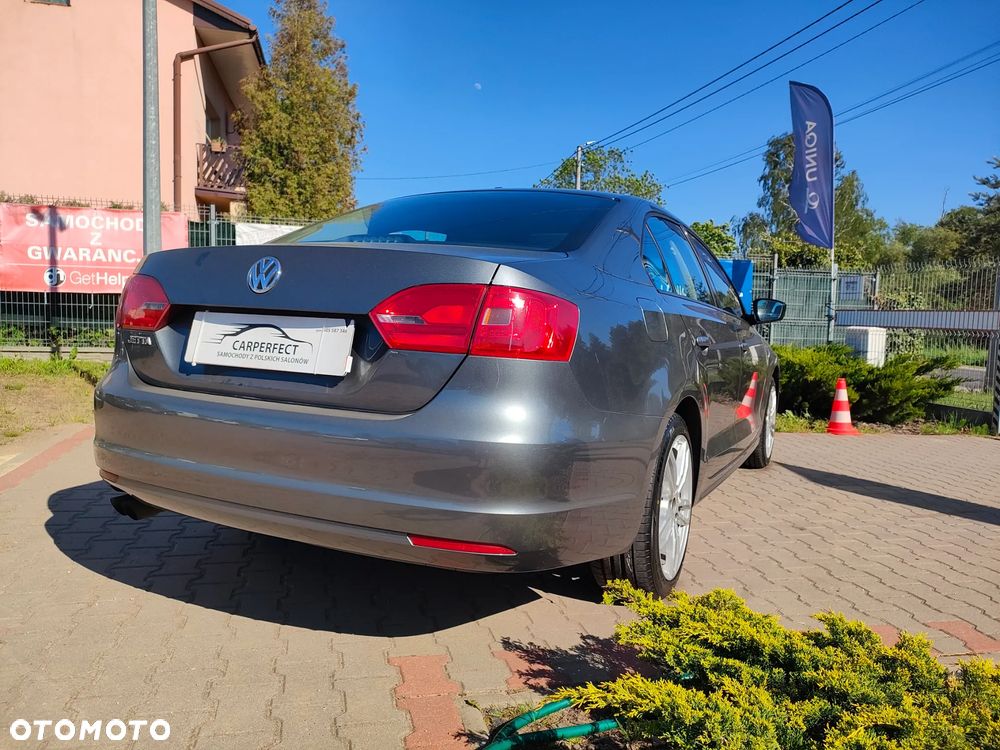 Volkswagen Jetta - 11