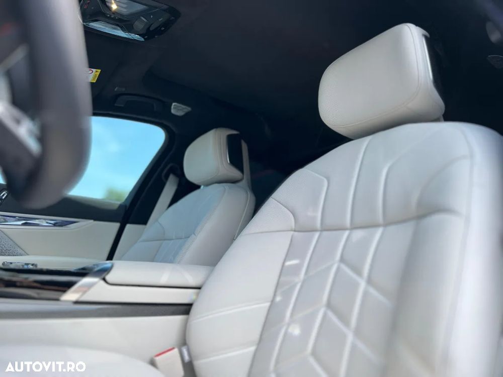 BMW M7 M760e xDrive AT PHEV - 23