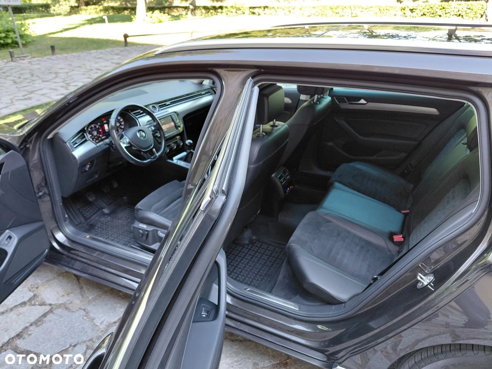 Volkswagen Passat 2.0 TDI (BlueMotion Technology) Highline - 27