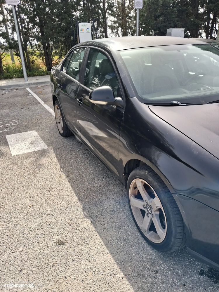 VW Jetta 1.9 TDi Confortline - 2
