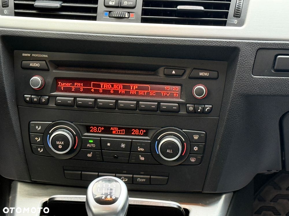 BMW Seria 3 320d xDrive - 12