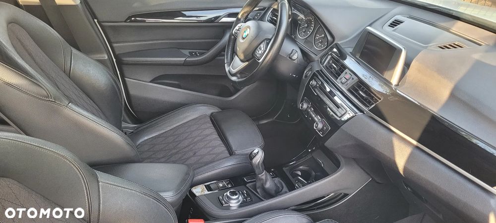 BMW X1 sDrive18d Sport Line - 13