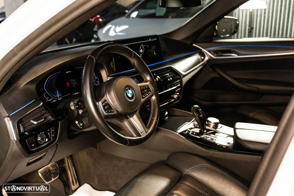 BMW 530 e Pack Desportivo M - 17
