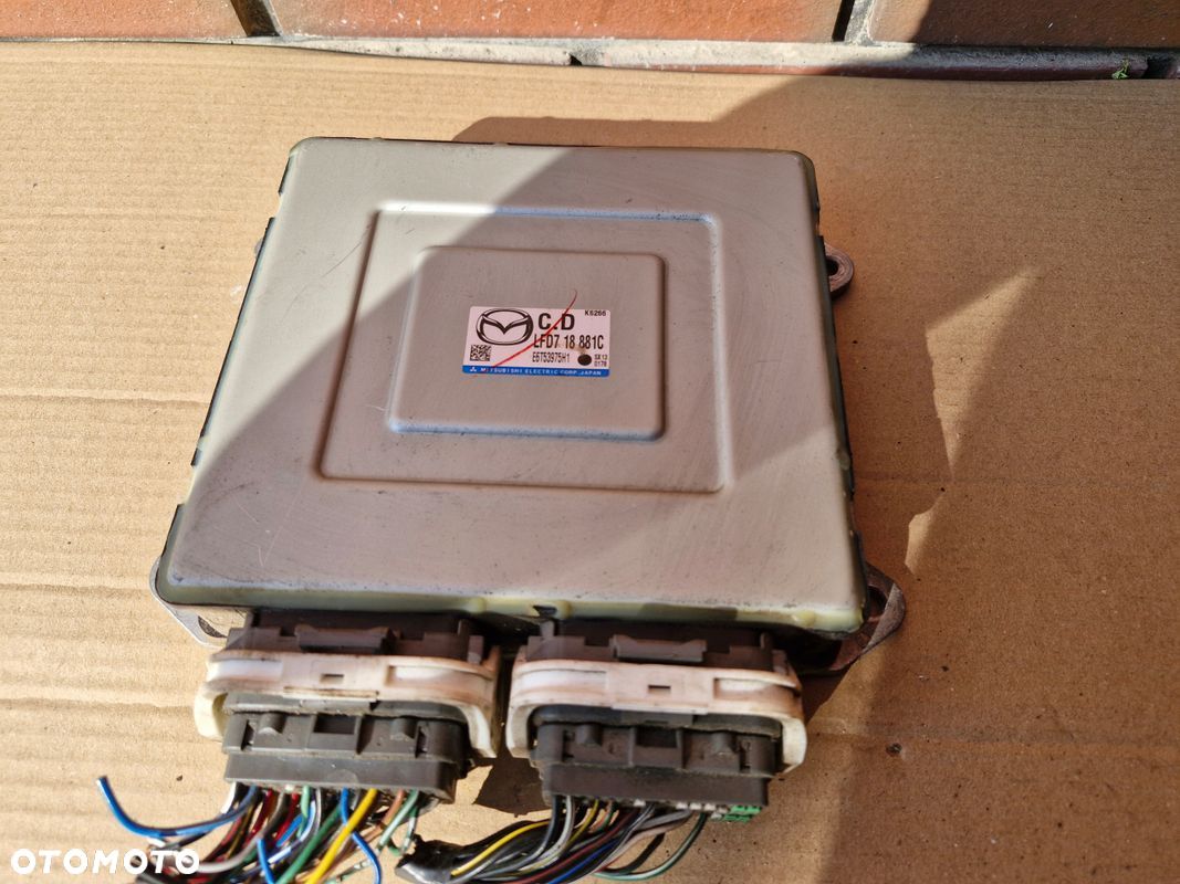 KOMPUTER E6T53975H1 LFD718881C MAZDA - 1