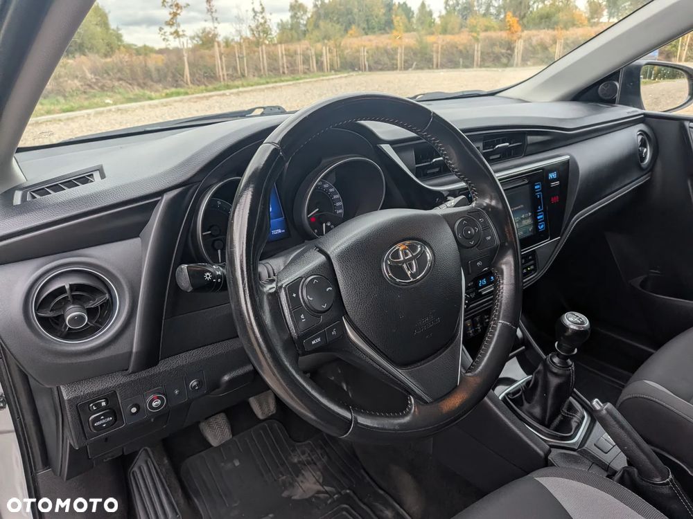 Toyota Auris 1.6 Prestige - 29