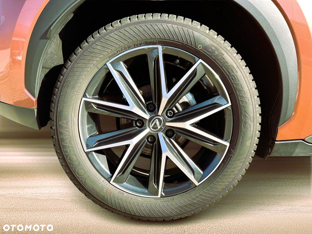 Lexus LBX 1.5 Hybrid Emotion - 33