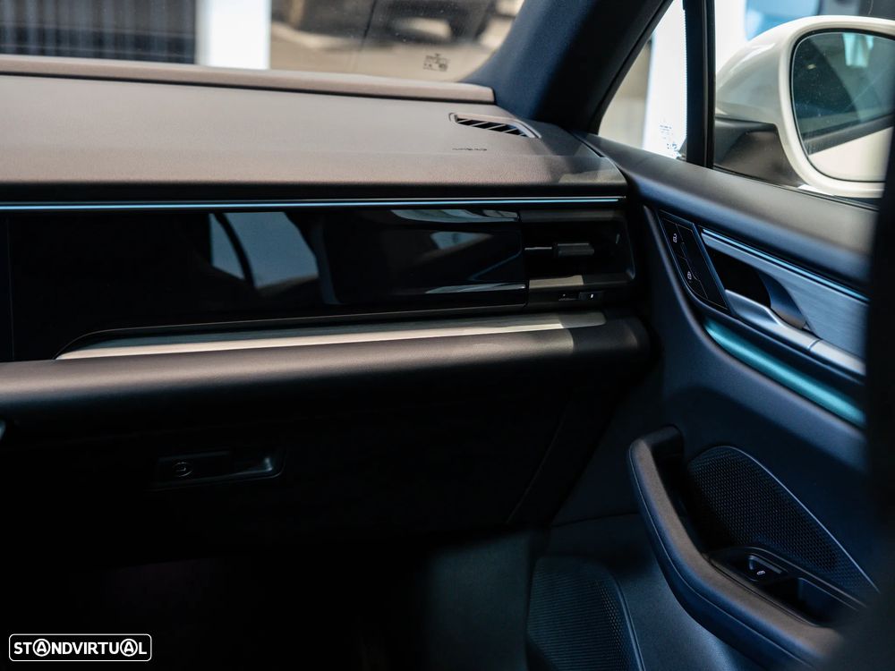 Porsche Macan Electric 4 - 37