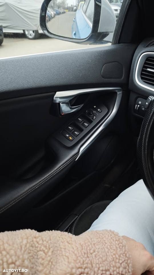 Volvo V40 D2 ECO R-Design - 5